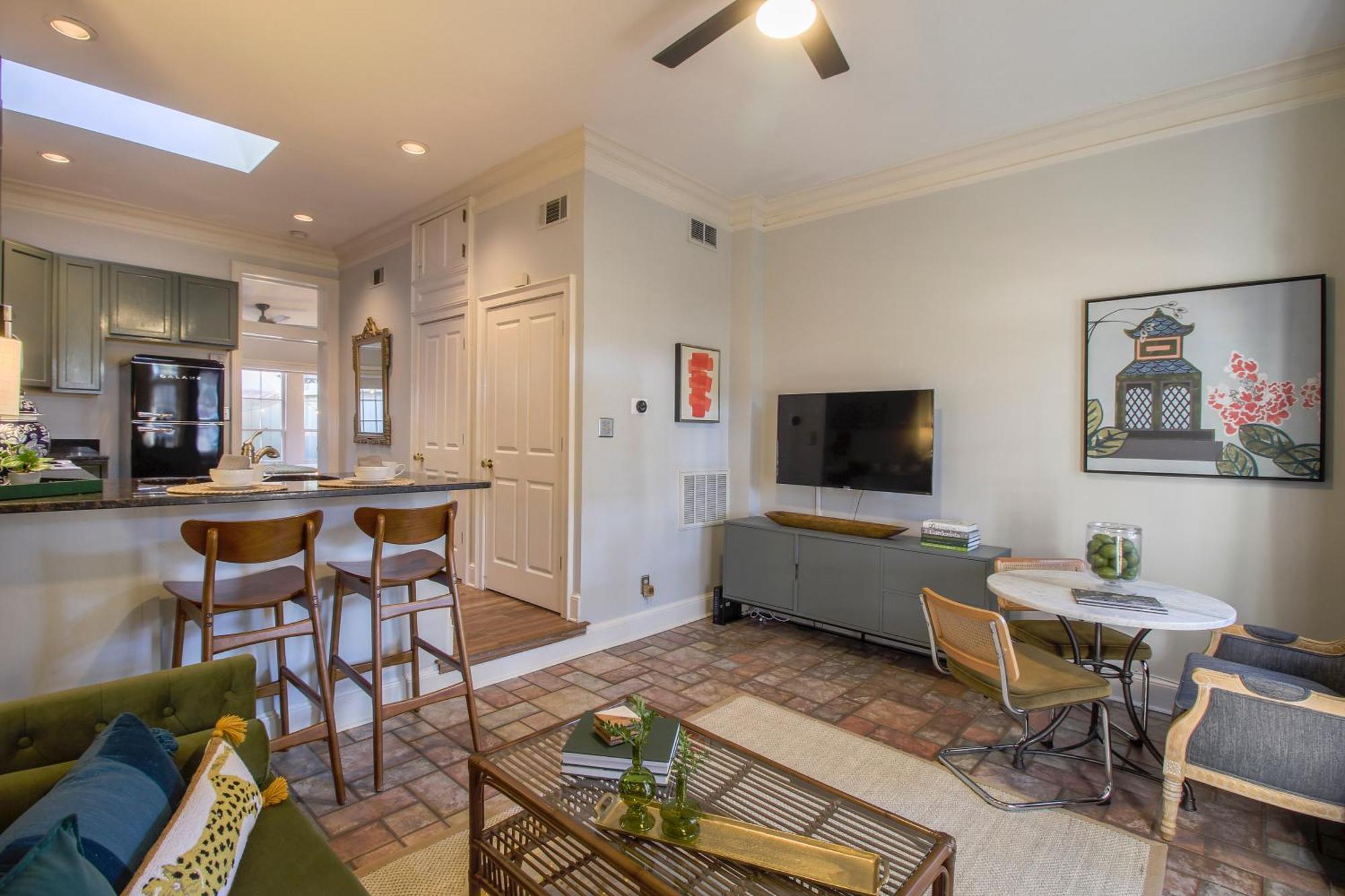 Private Patio Retreat In Charming Downtown Apartment Savannah Exterior photo
