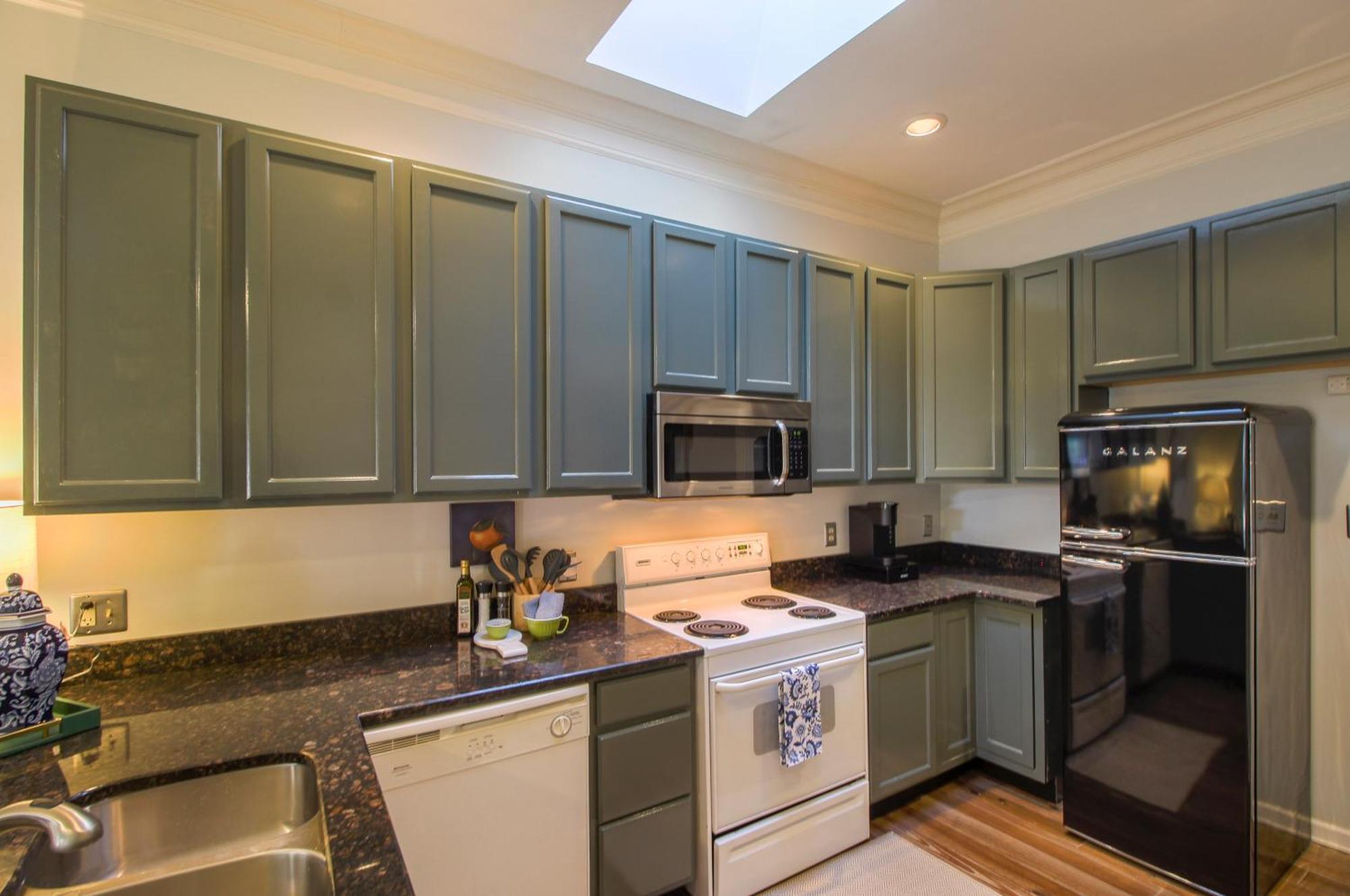 Private Patio Retreat In Charming Downtown Apartment Savannah Exterior photo