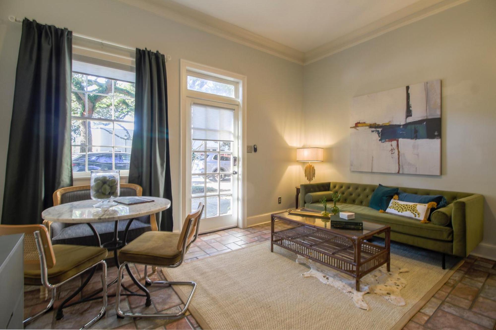 Private Patio Retreat In Charming Downtown Apartment Savannah Exterior photo